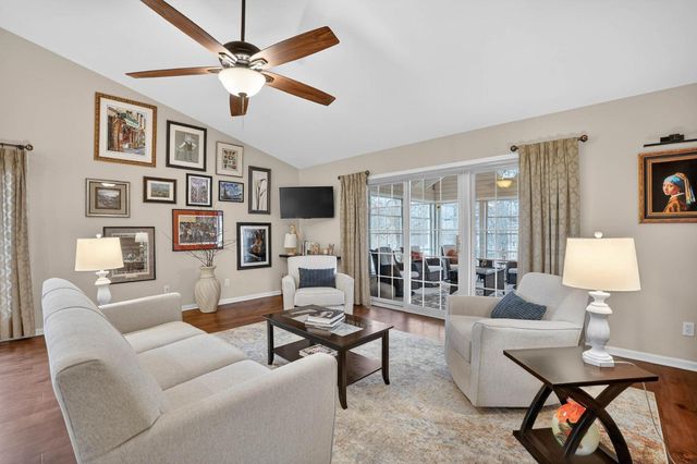 1819 3rd St SW, Waverly, IA 50677