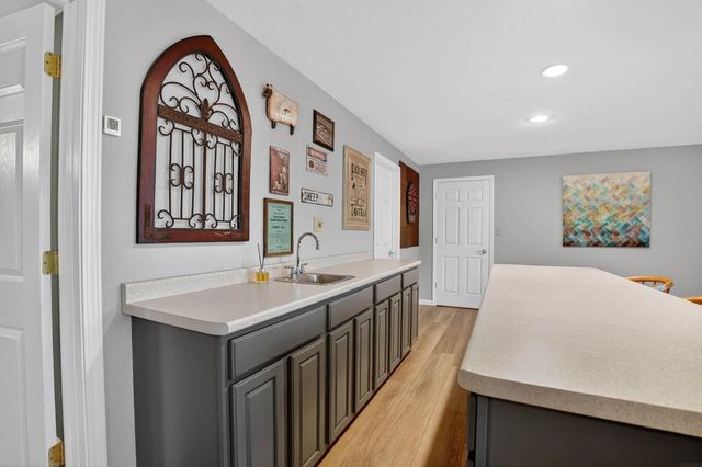 1819 3rd St SW, Waverly, IA 50677