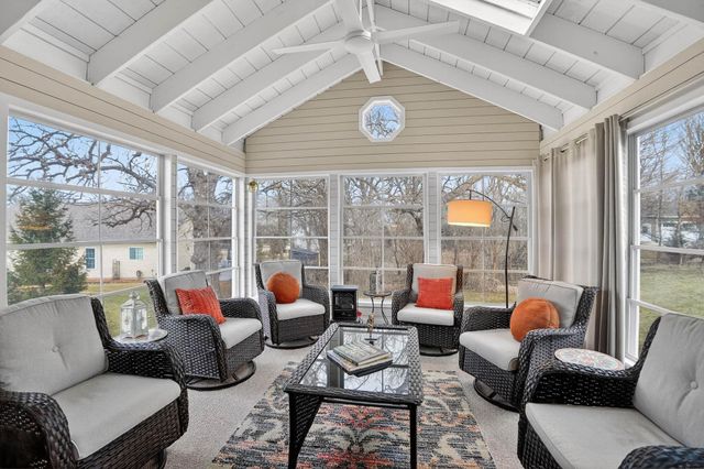 1819 3rd St SW, Waverly, IA 50677