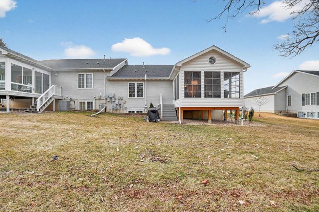 1819 3rd St SW, Waverly, IA 50677