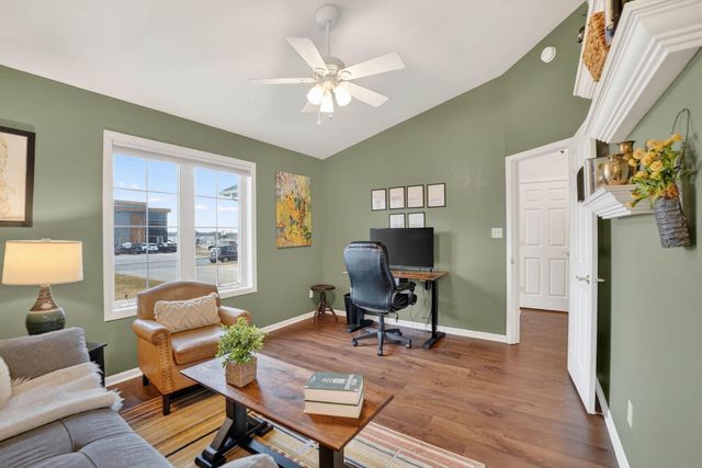 1819 3rd St SW, Waverly, IA 50677