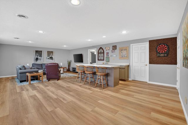 1819 3rd St SW, Waverly, IA 50677