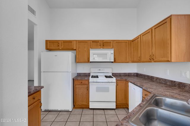 9430 E Pale Blue Topaz Lane, Tucson, AZ 85747