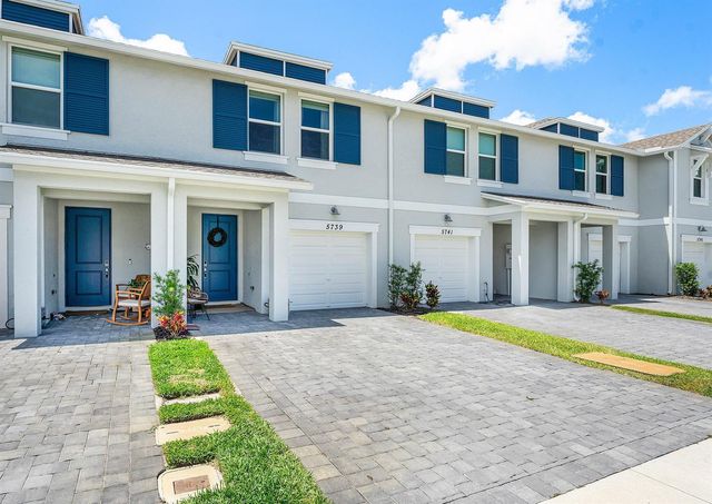 5739 SE Edgewater Circle, Stuart, FL 34997