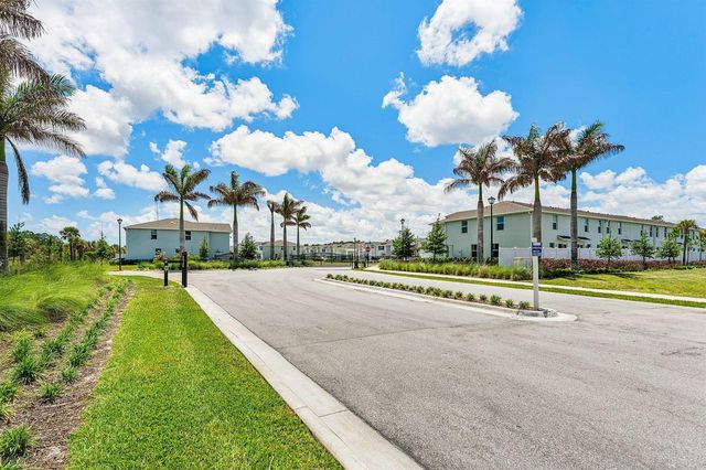 5739 SE Edgewater Circle, Stuart, FL 34997