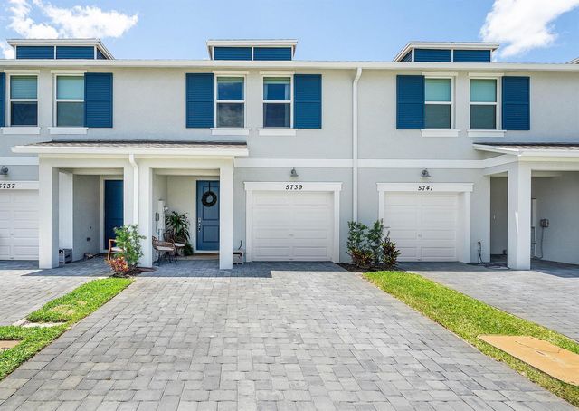 5739 SE Edgewater Circle, Stuart, FL 34997