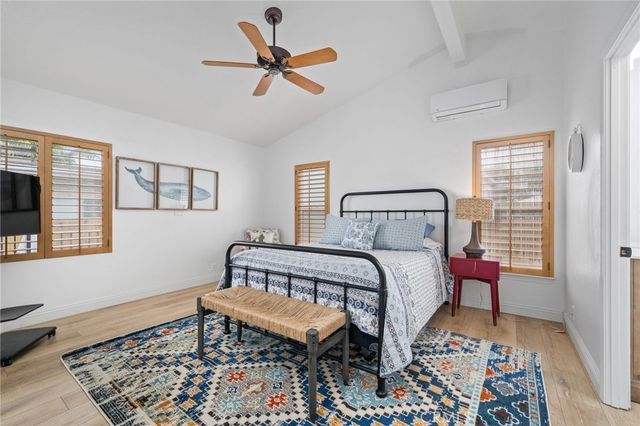 113 Yorktown, Newport Beach, CA 92660