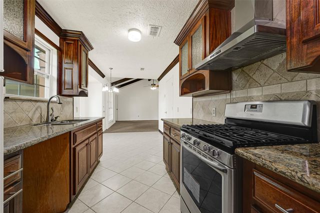 414 E Lambuth Lane, Deer Park, TX 77536