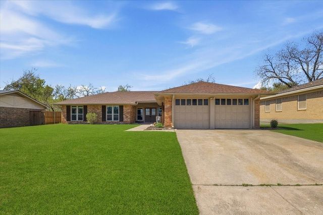 3613 Harber Drive, Bedford, TX 76021