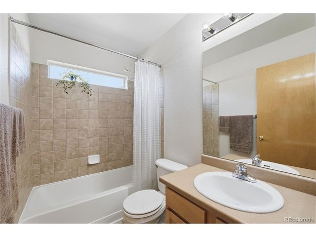 5860 Canyon Cir, Longmont, CO 80504