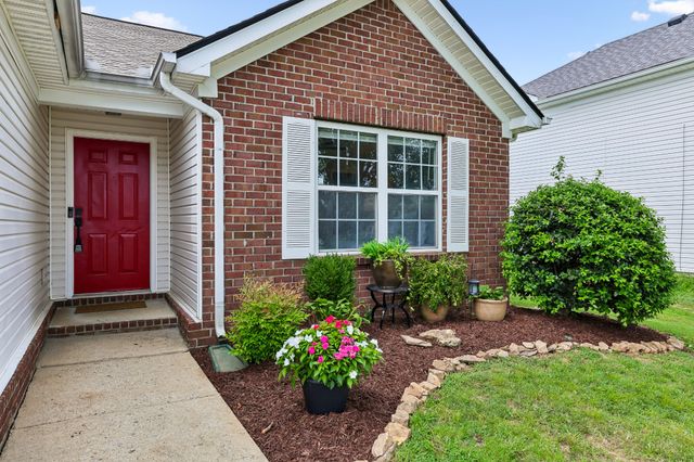 7424 E Winchester Dr, Antioch, TN 37013