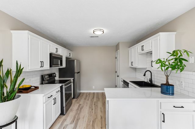 7424 E Winchester Dr, Antioch, TN 37013