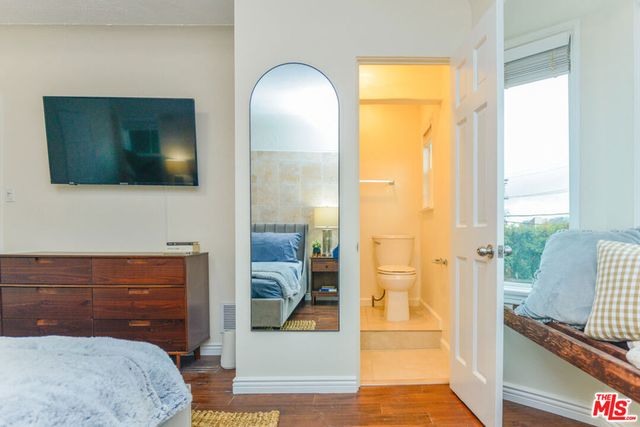 1017 S Alfred Street, Los Angeles, CA 90035