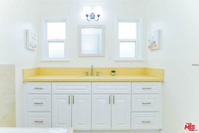 1017 S Alfred Street, Los Angeles, CA 90035