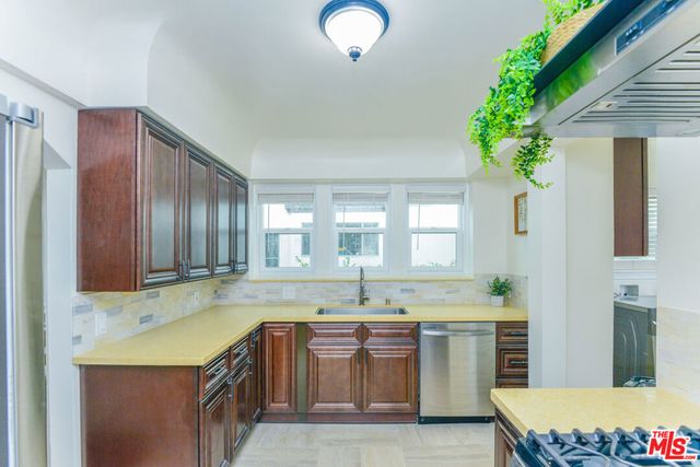 1017 S Alfred Street, Los Angeles, CA 90035