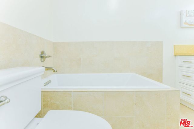 1017 S Alfred Street, Los Angeles, CA 90035