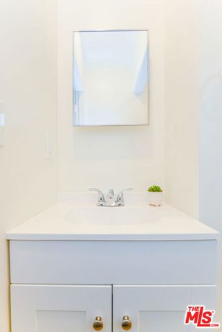 1017 S Alfred Street, Los Angeles, CA 90035