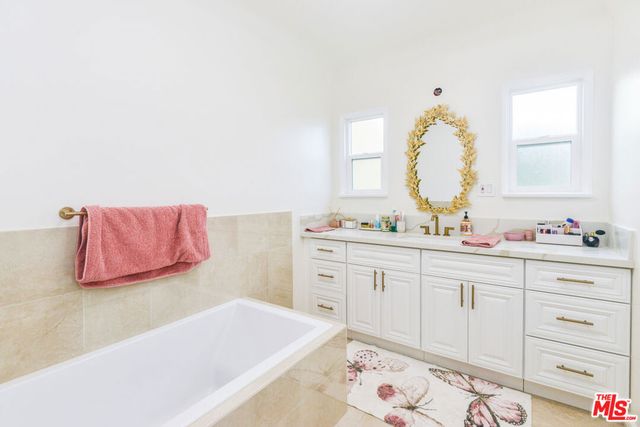 1017 S Alfred Street, Los Angeles, CA 90035