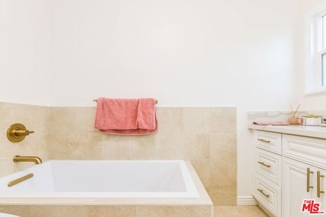 1017 S Alfred Street, Los Angeles, CA 90035