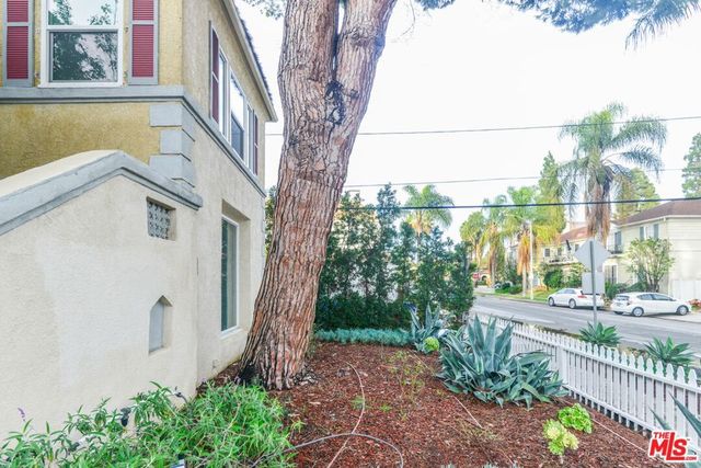 1017 S Alfred Street, Los Angeles, CA 90035