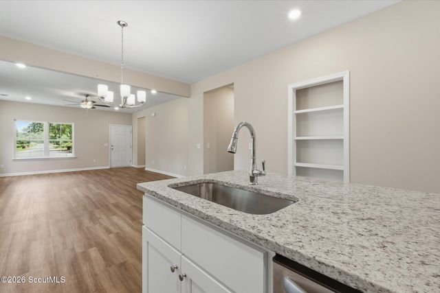 1302 Kentucky Street, Darien, GA 31305