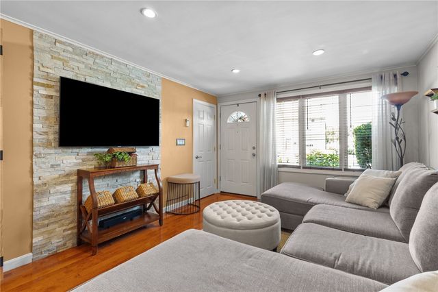 1958 Cranston Street, Cranston, RI 02920
