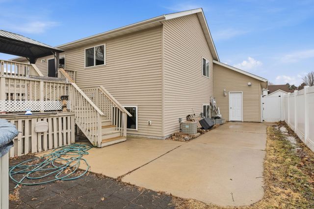 105 Iris Lane NE, Saint Joseph, MN 56374
