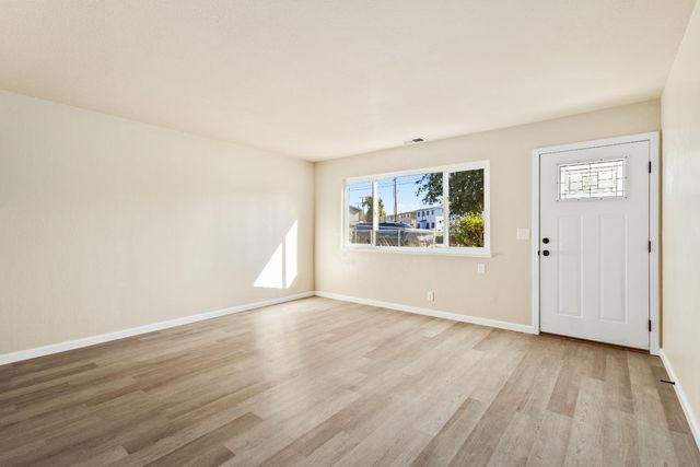 1106 Circuit Dr, Roseville, CA 95678