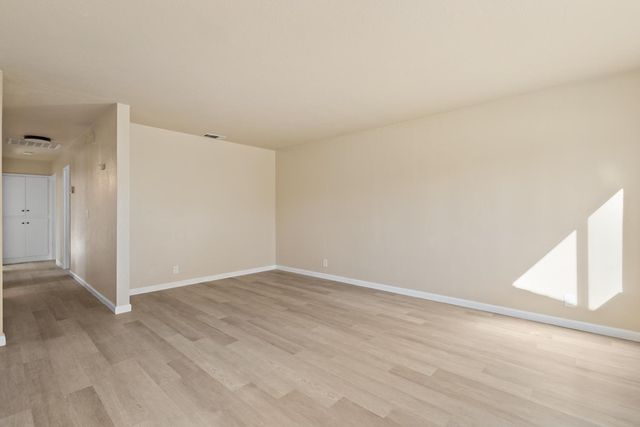 1106 Circuit Dr, Roseville, CA 95678