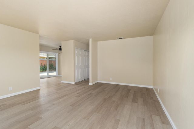 1106 Circuit Dr, Roseville, CA 95678