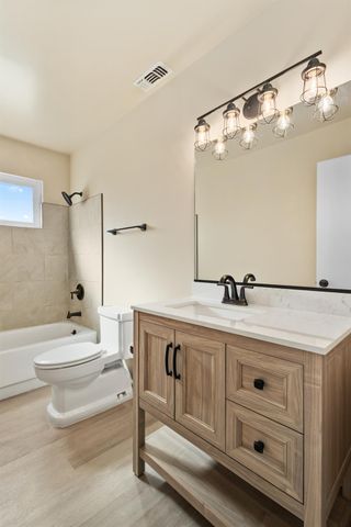 1106 Circuit Dr, Roseville, CA 95678