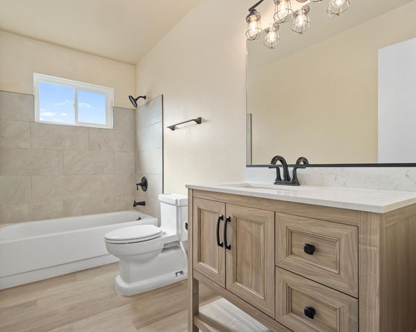 1106 Circuit Dr, Roseville, CA 95678