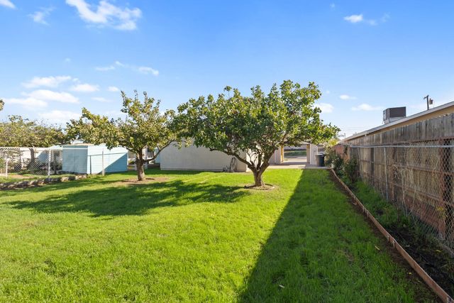 1106 Circuit Dr, Roseville, CA 95678