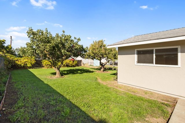 1106 Circuit Dr, Roseville, CA 95678
