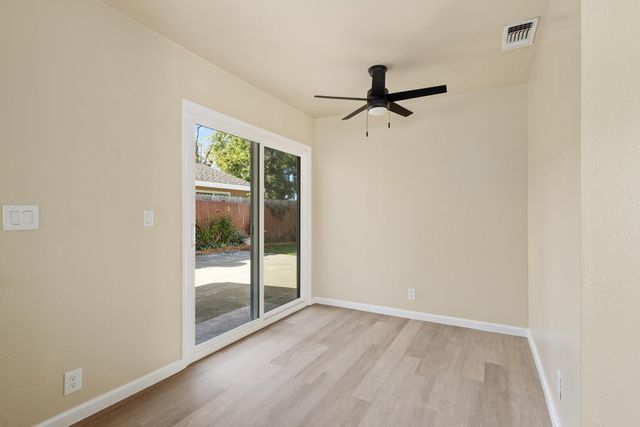 1106 Circuit Dr, Roseville, CA 95678