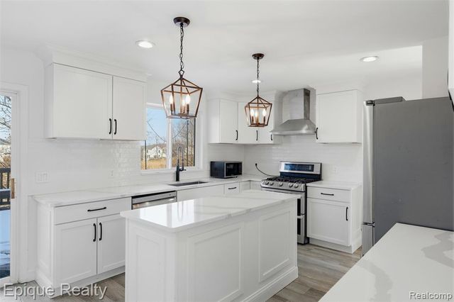 7858 Turrillium Lane, Waterford, MI 48327