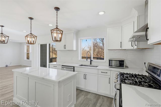 7858 Turrillium Lane, Waterford, MI 48327