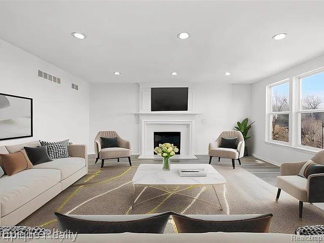 7858 Turrillium Lane, Waterford, MI 48327