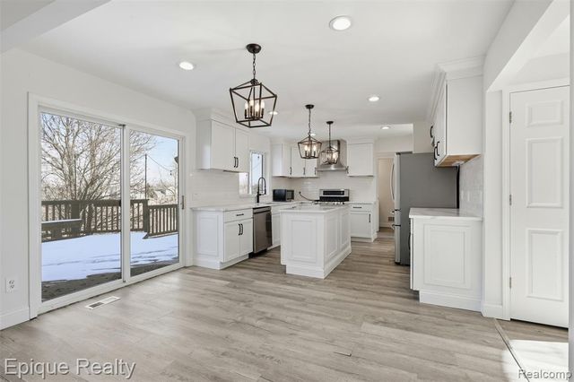 7858 Turrillium Lane, Waterford, MI 48327