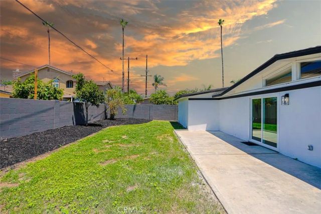 2306 Park, Santa Ana, CA 92707