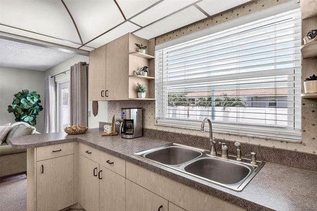 6035 19TH STREET NE, St Petersburg, FL 33703