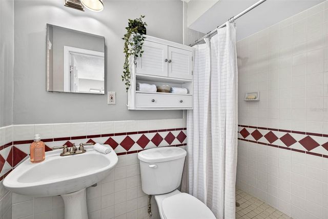 6035 19TH STREET NE, St Petersburg, FL 33703