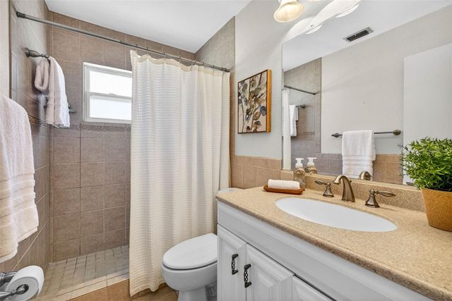 6035 19TH STREET NE, St Petersburg, FL 33703