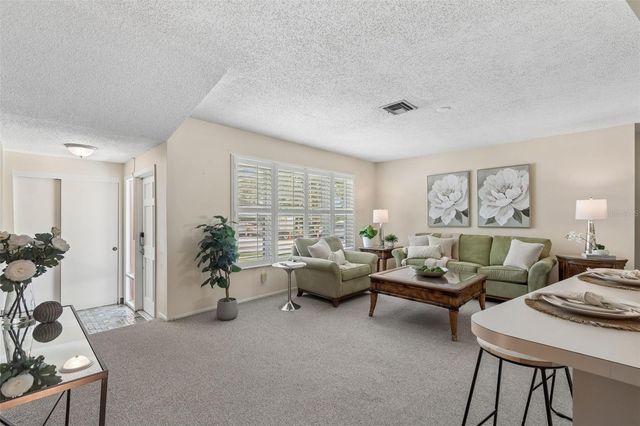 6035 19TH STREET NE, St Petersburg, FL 33703