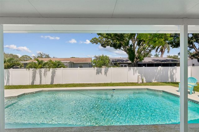 6035 19TH STREET NE, St Petersburg, FL 33703