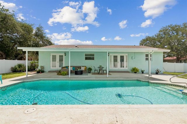 6035 19TH STREET NE, St Petersburg, FL 33703