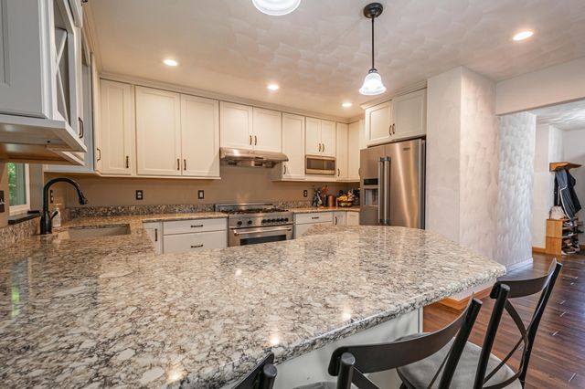 132 Kensington Court, Battle Creek City, MI 49015