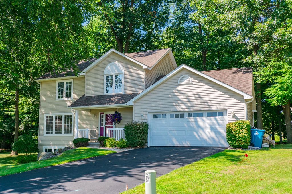 132 Kensington Court, Battle Creek City, MI 49015