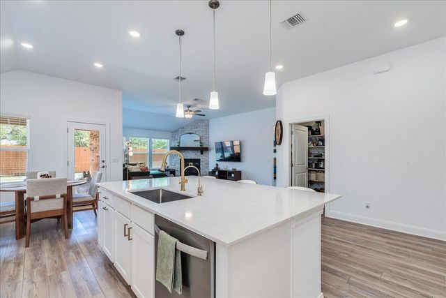 286 Muddy Creek WAY, Kyle, TX 78640