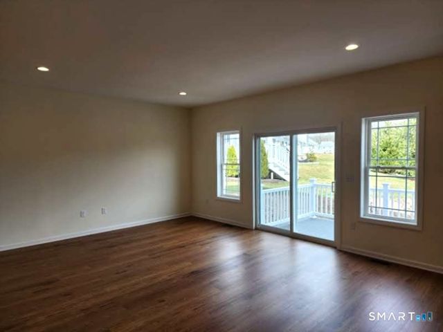 102 Mulholland Way 52, North Haven, CT 06473